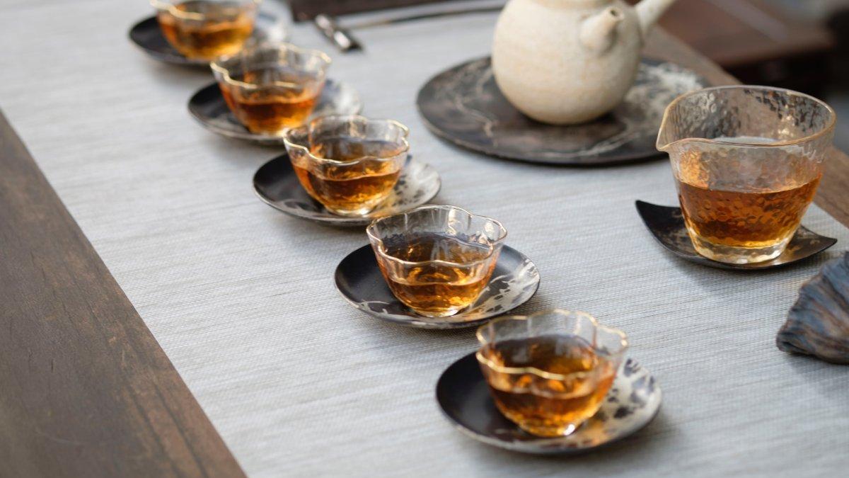 Teh, satu oleh-oleh khas China yang cocok buat dibawa pulang.