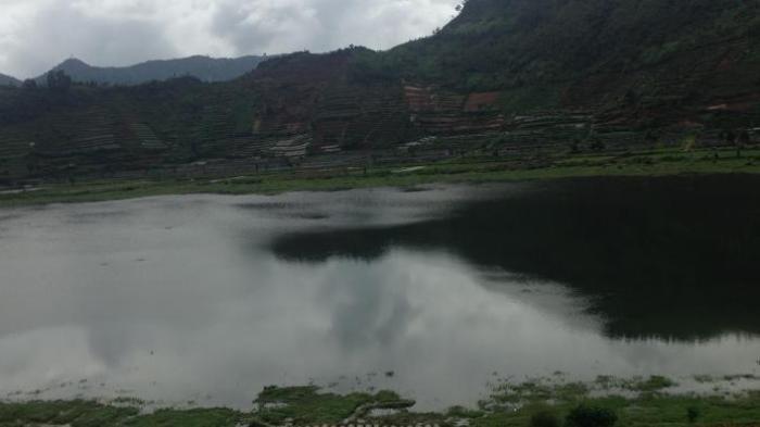 Telaga Merdada, satu tempat wisata hits di kawasan Dieng, Banjarnegara, Jawa Tengah buat healing akhir pekan.