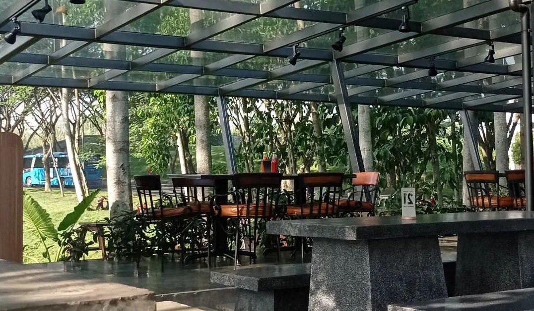 La Pantry by Planet Drinks, tempat makan dekat IKEA Kota Baru Parahyangan.