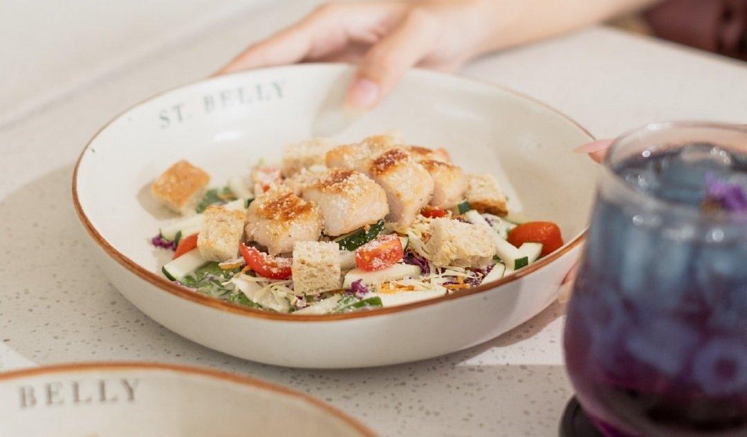 Menu lezat di St Belly Cafe, tempat makan dekat IKEA Kota Baru Parahyangan.