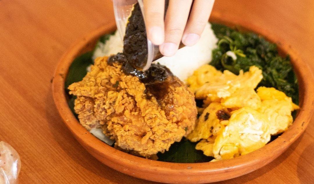 Salah satu menu Ayam Crisbar, tempat makan enak di Jatinangor.