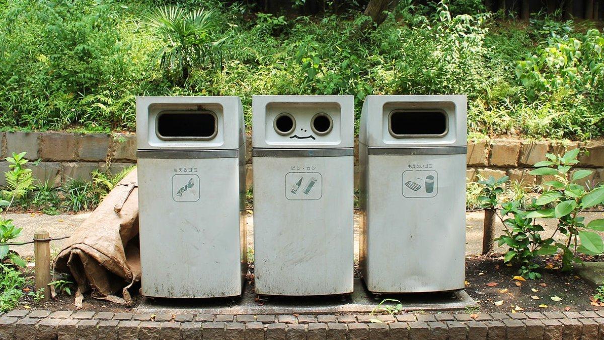 Tempat sampah di Taman Ueno, Tokyo, Jepang