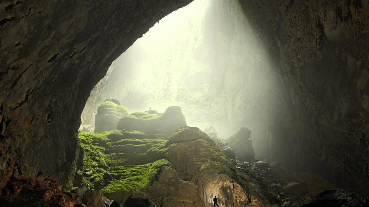 Terletak di Taman Nasional Phong Nha-Ke Bang, Provinsi Quang Binh, Vietnam, Hang Son Doong adalah sistem gua terbesar di dunia