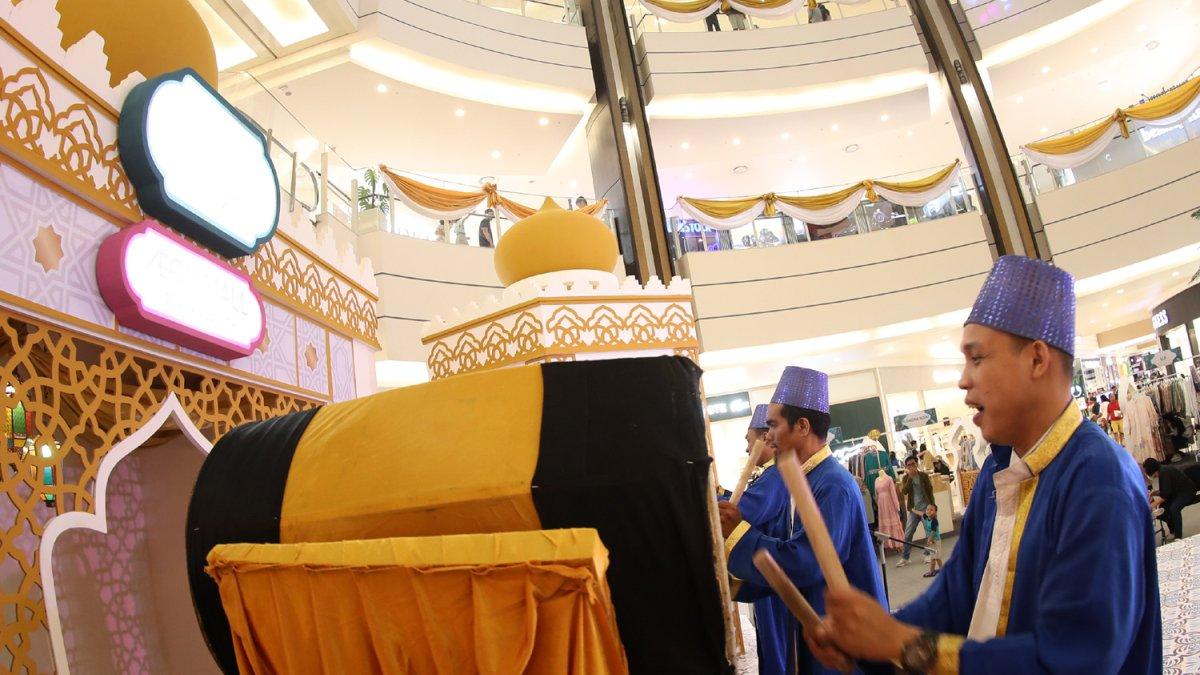 Tidak hanya fashion, The Clarity Of Raya Aeon Mall BSD City juga dilengkapi dengan produk pilihan lain seperti parfum brand lokal, hijab, dompet hingga pewangi ruangan.