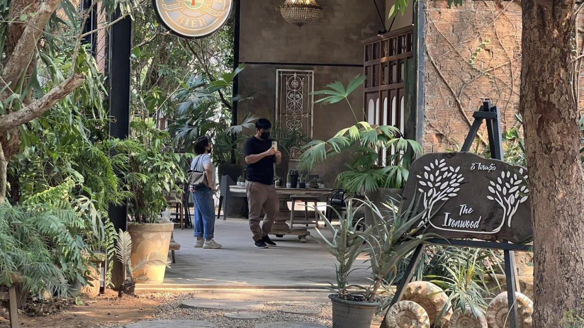 The Ironwood, satu restoran unik di Chiang Mai Thailand buat liburan yang berbeda.