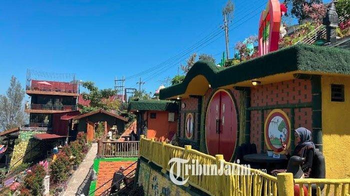 Kawasan Glamping dan Hobbit House di The Nature Bromo.