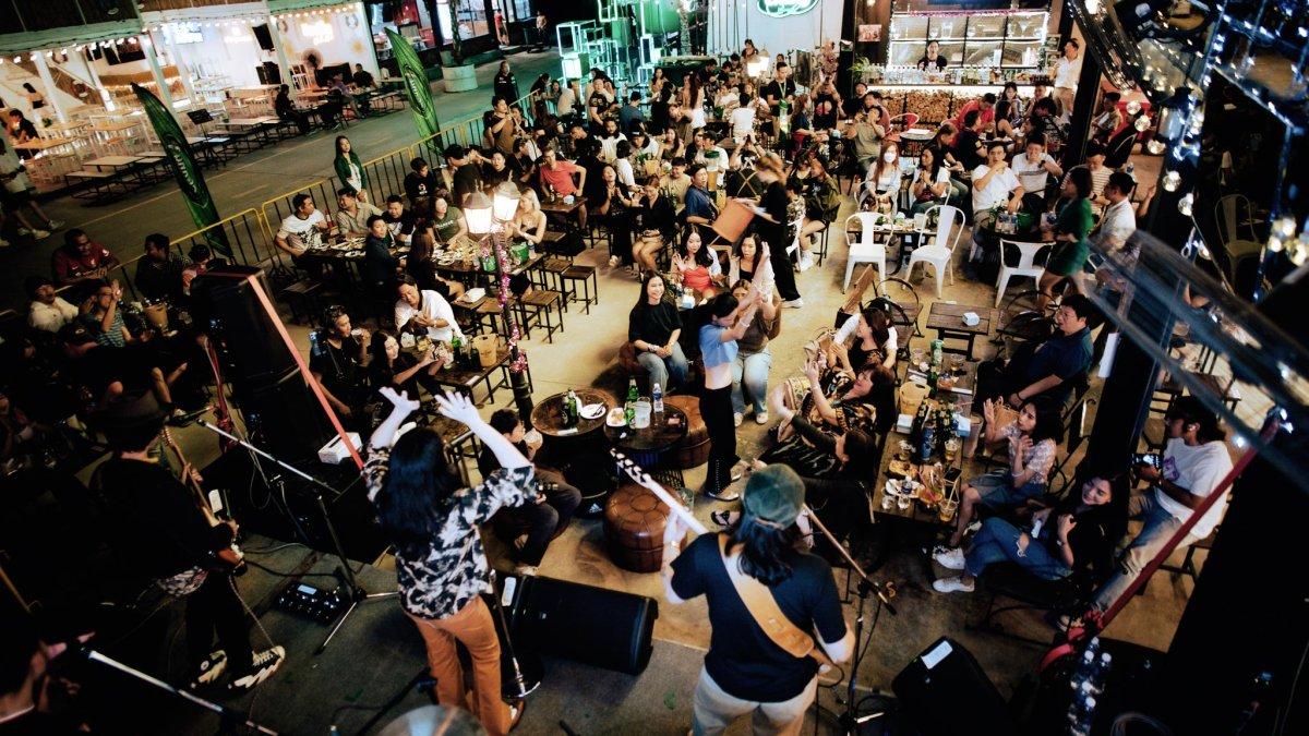 The One Ratchada, satu pasar malam terbaik di Bangkok Thailand untuk berburu oleh-oleh.