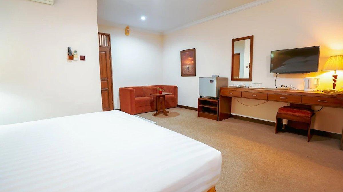 The Priangan Hotel I Yos Sudarso, satu hotel murah di Ciamis, Jawa Barat.
