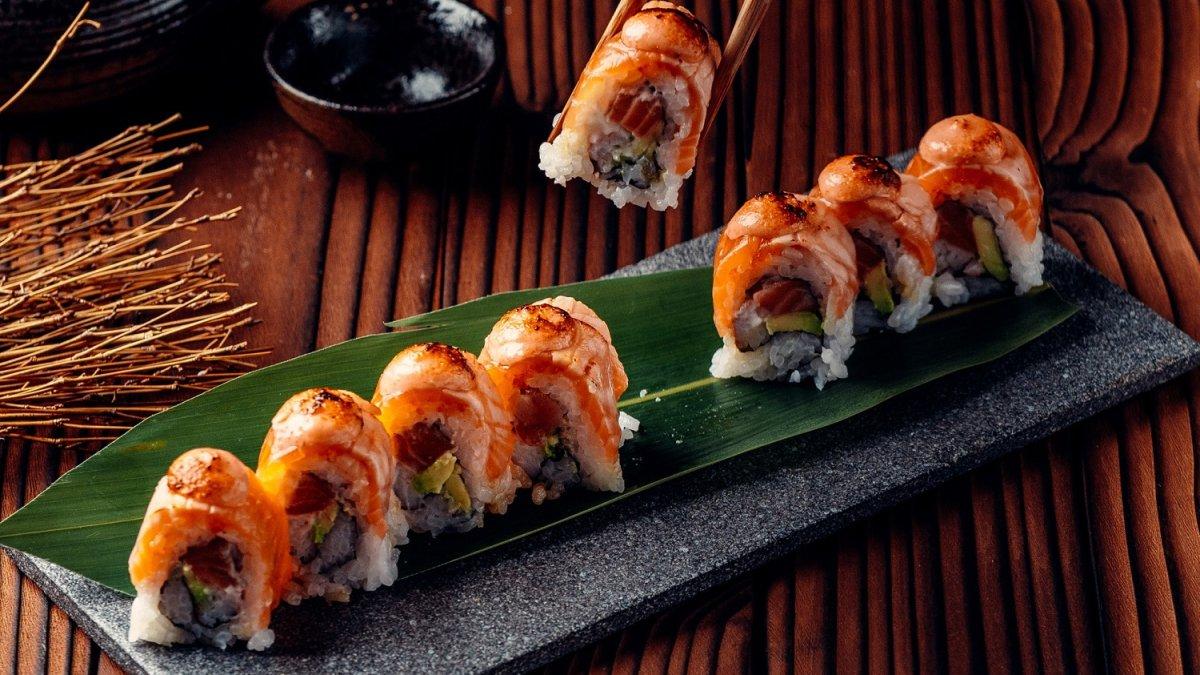 The Sushi Bar, satu restoran Jepang terbaik di Singapura buat makan malam.