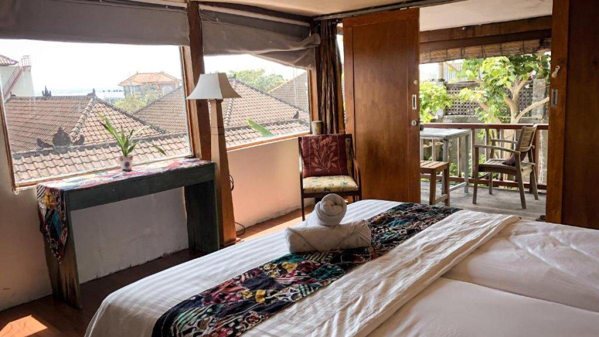 The Tree House, satu hotel bintang 3 di Nusa Dua Bali yang memiliki rating 8 dengan tarif inap mulai Rp 200 ribuan.