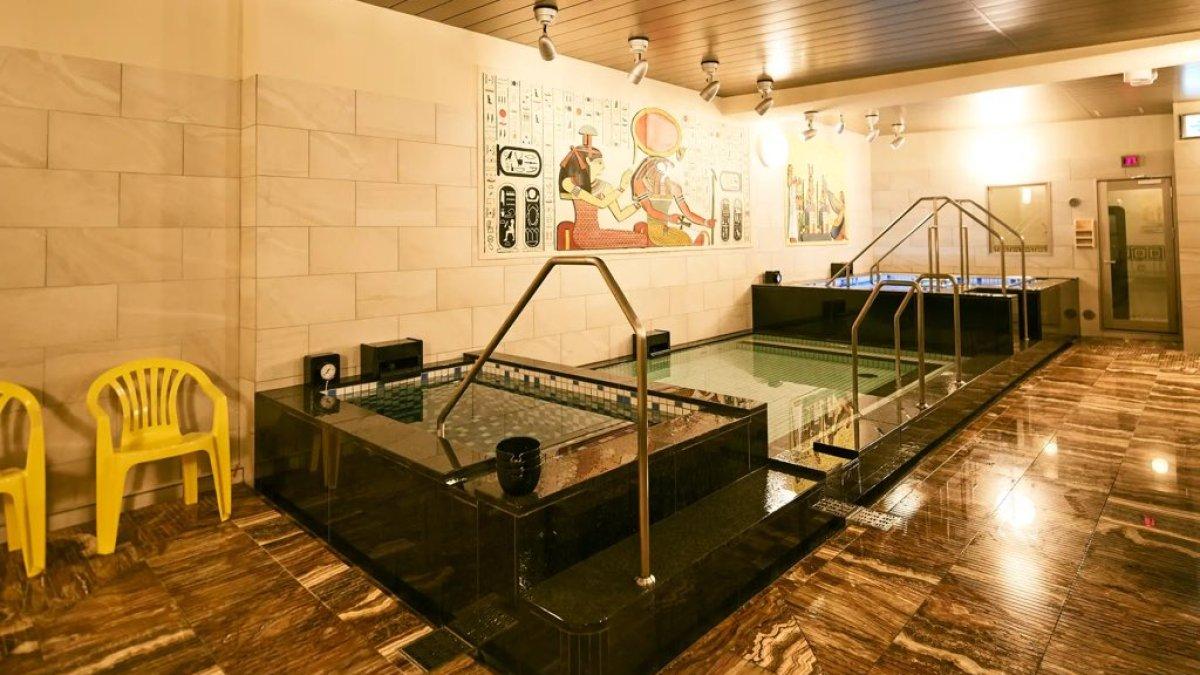 Thermaeyu, satu tempat wisata malam di Shinjuku Tokyo Jepang.