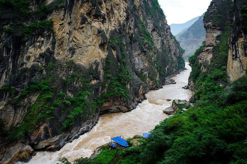 Tiger Leaping Gorge, satu tempat wisata terbaik di Tiongkok.