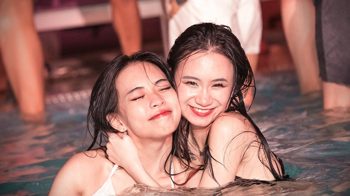 Tipsy Unicorn, satu beach club bar terbaik di Sentosa Singapura buat healing.