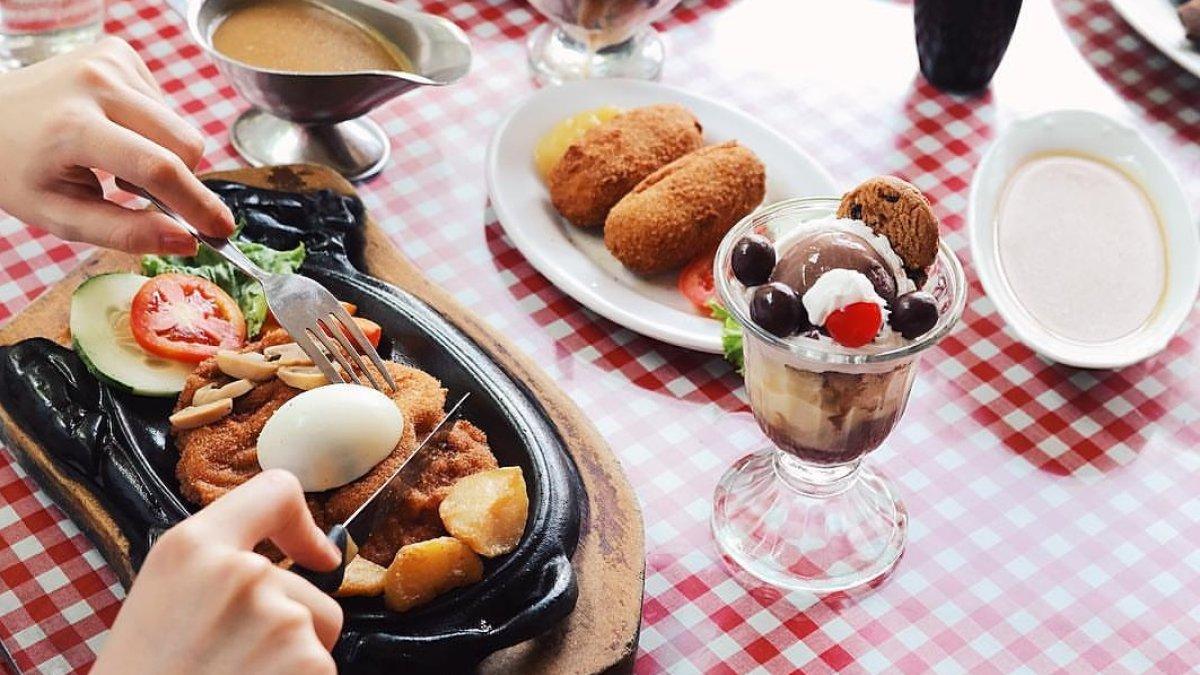 Toko Oen, satu tempat makan legendaris di Malang, Jawa Timur.