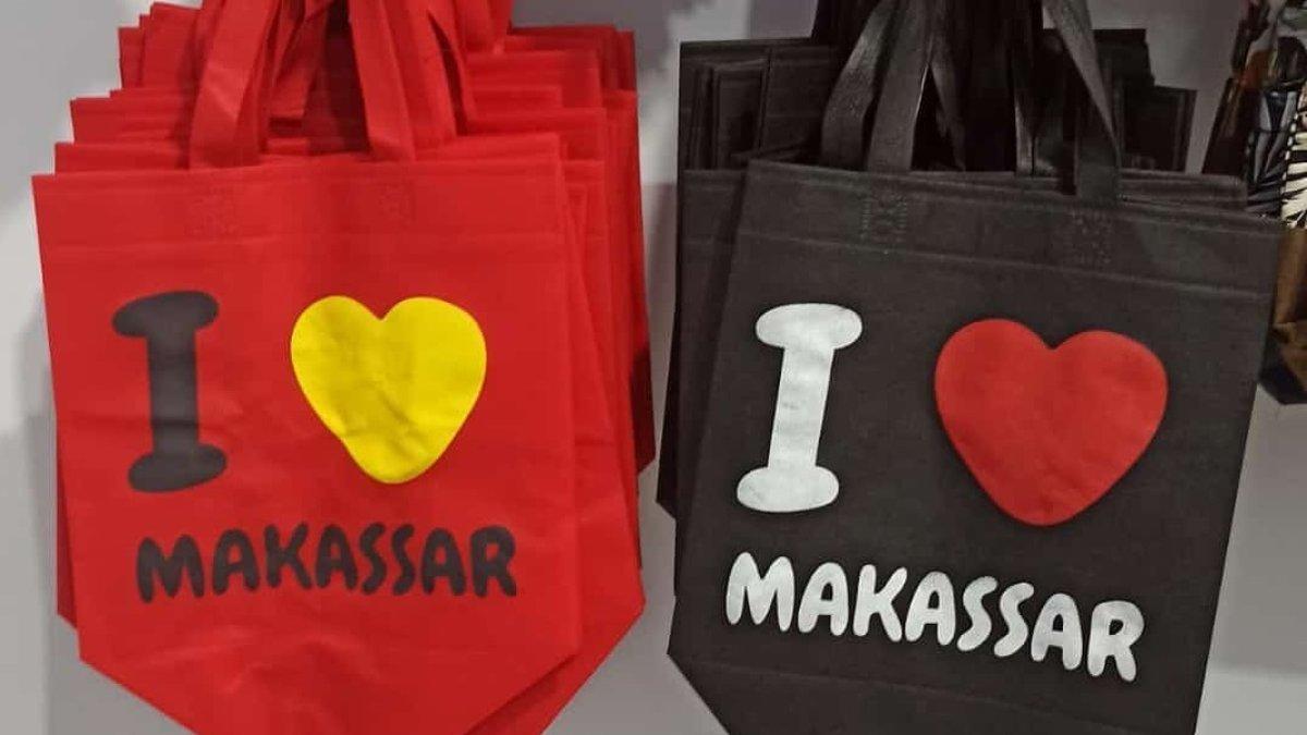 Toko Oleh-oleh Kota Daeng, satu pusat oleh-oleh di Makassar buat berburu suvenir.