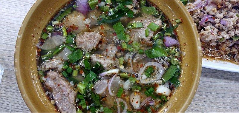 Tom Saap, satu makanan khas Isaan Thailand.