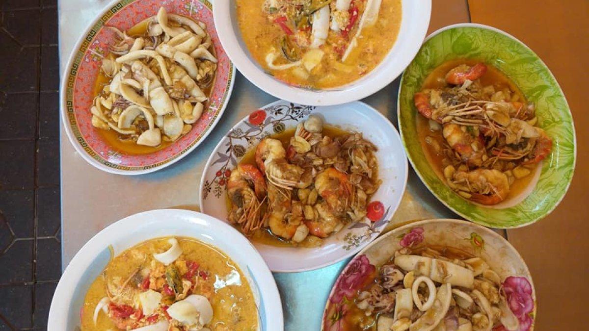 Tom Yum Kung Bang Lamphu, satu tom yum terbaik di Bangkok Thailand.