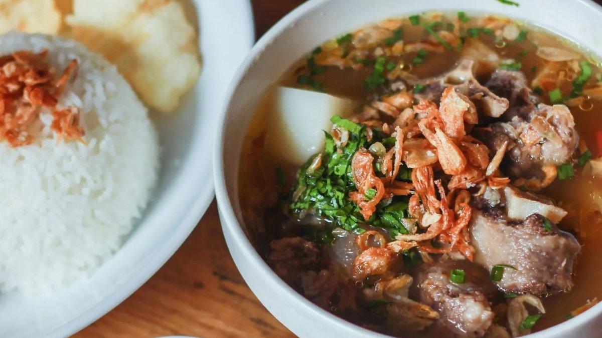 Tong's Cafe, satu tempat makan di Medan Sumatera Utara yang menawarkan paket bukber Ramadan 2024.