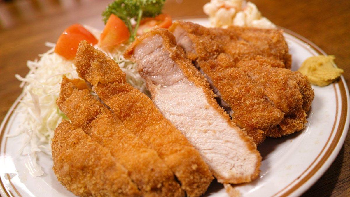 Tonkatsu, satu makanan ikonik Jepang yang ternyata bukan dari Jepang.