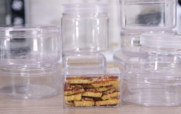 Ilustrasi toples kue Lebaran.