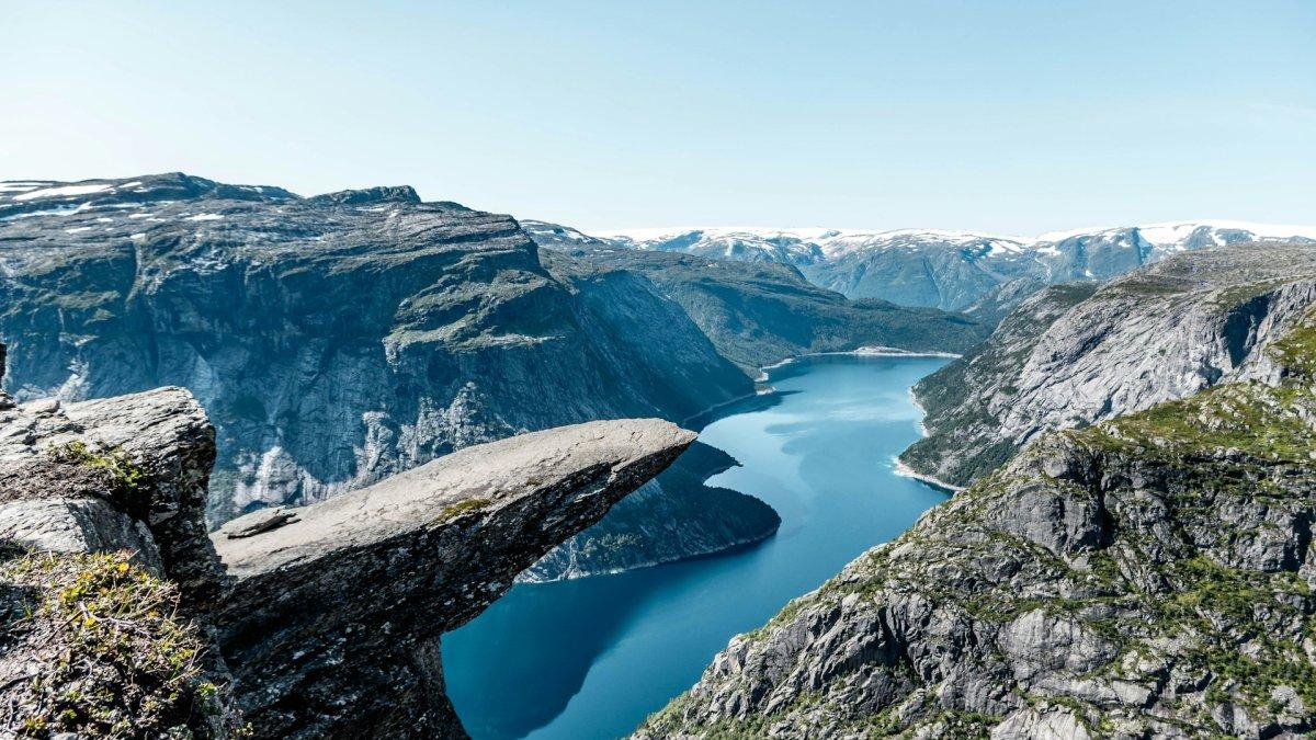 Trolltunga Rock, satu tempat paling berbahaya di dunia untuk mengambil selfie.