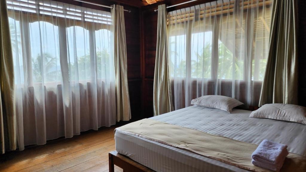 UKCC (Ujung Karang Conference Center), satu hotel murah di Sabang Aceh buat liburan hemat dengan tarif inap mulai Rp 100 ribuan.