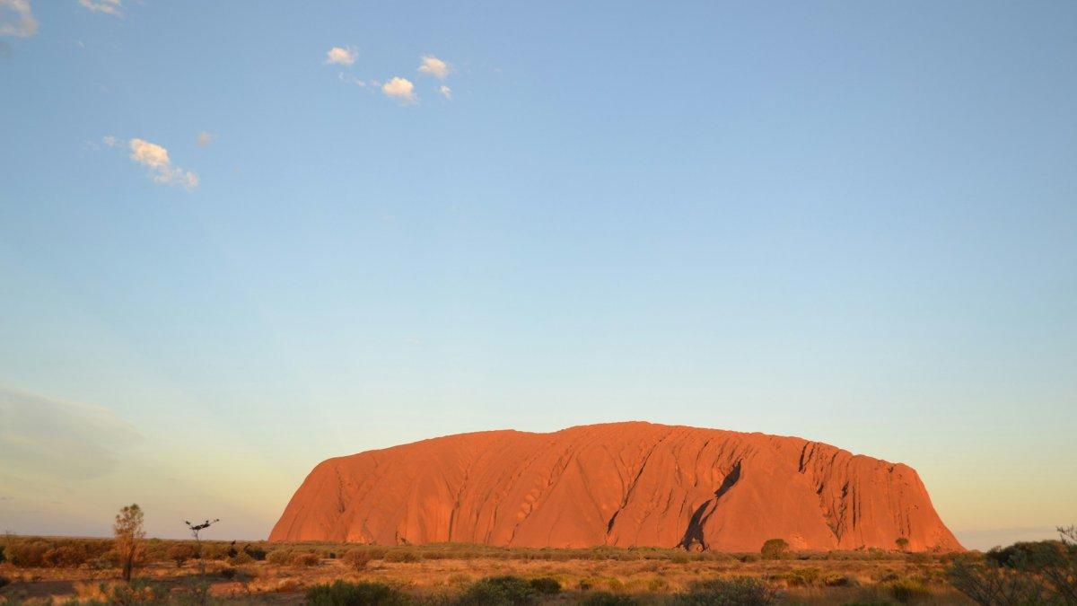 Uluru, satu tempat wisata populer di dunia yang terlarang buat difoto.