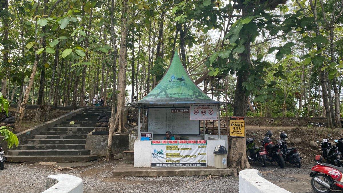 Loket masuk Umbul Besuki, Kabupaten Klaten, Jawa Tengah, Sabtu (2/12/2023).