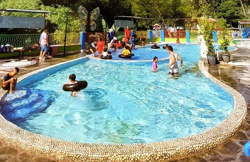 Umbul Brintik adalah satu tempat wisata populer di Klaten yang bisa kamu kunjungi bersama keluarga.