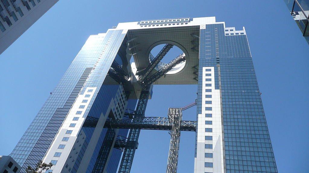 Umeda Sky Building, satu tempat wisata terbaik di Osaka Jepang buat pemula.
