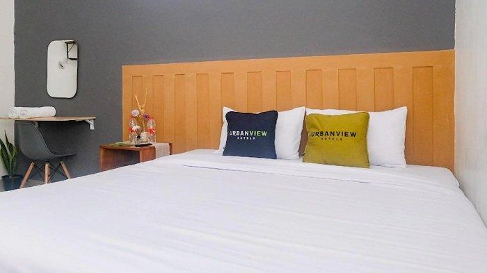 Kamar penginapan di hotel Urbanview De Path House Syariah Boyolali, Jawa Tengah.