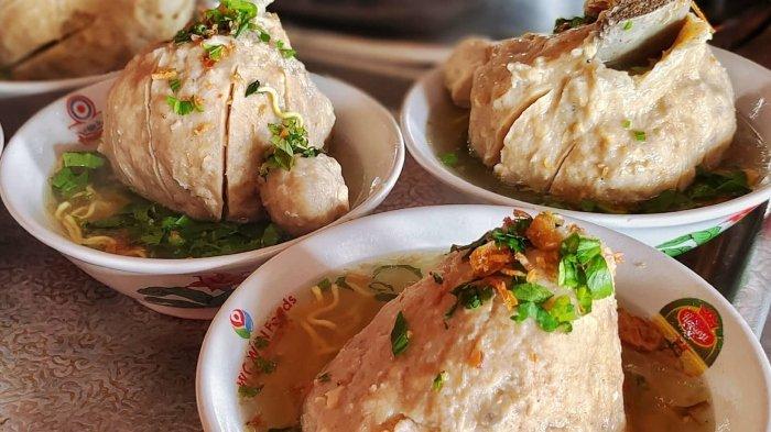 Varian menu bakso di warung Bakso Mie Ayam Pakde Wonogiri Kulon Progo, Jogja.