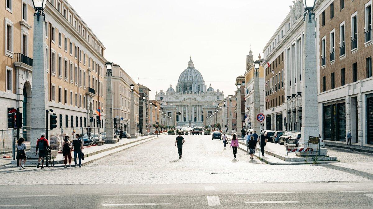 Vatican City, satu kota dengan jumlah penduduk paling sedikit di dunia, dan apa yang membuatnya benar-benar istimewa.