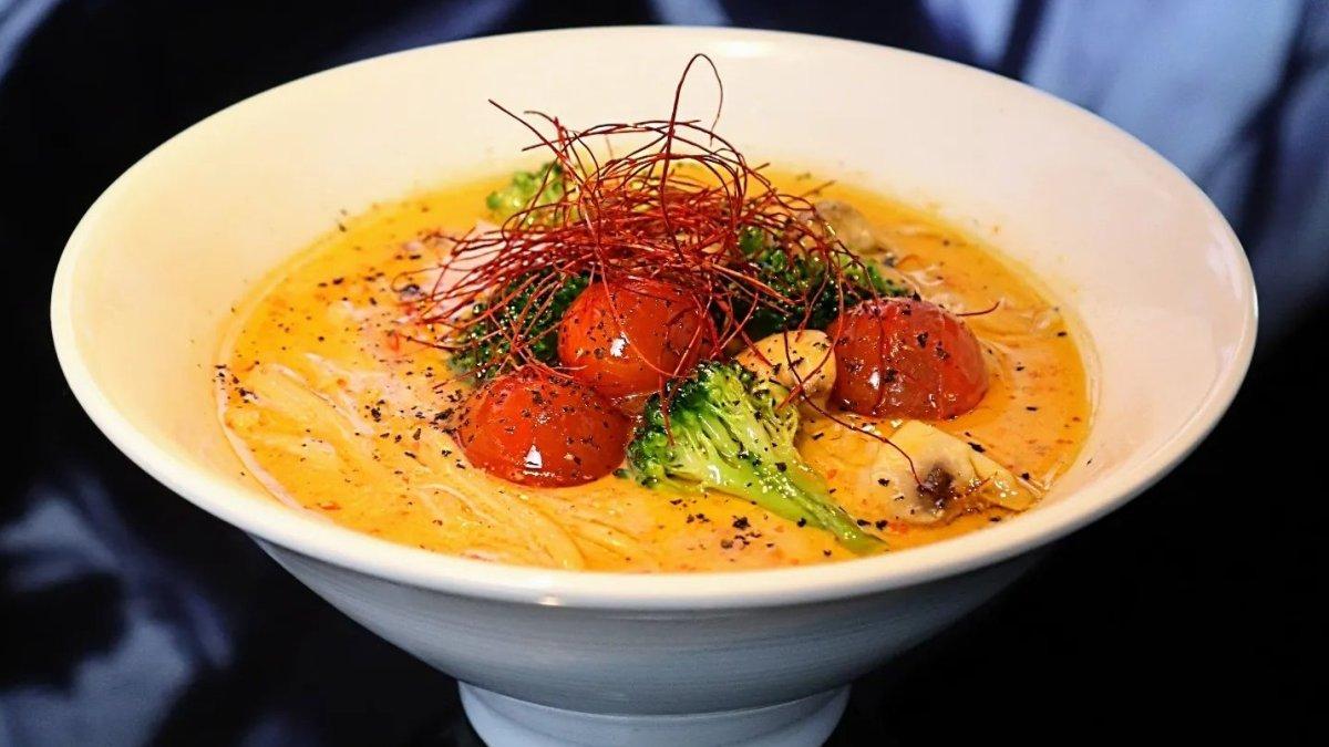 Vegan Ramen UZU, satu kedai ramen di Kyoto Jepang untuk makan siang enak dan mengenyangkan.