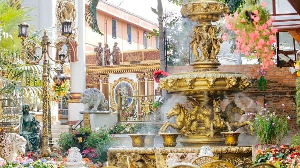 Versailles de Flore, satu restoran unik di Chiang Mai Thailand buat liburan yang berbeda.