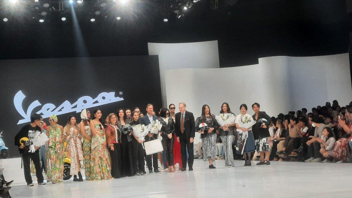 Vespa berpartisipasi dalam gelaran Indonesia Fashion Week 2024, pagelaran mode terbesar di Tanah Air.