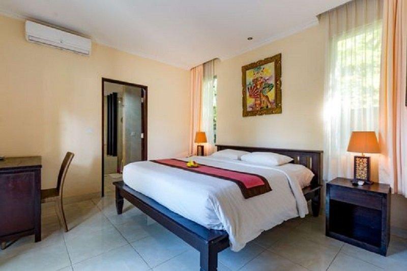 Villa Taman di Blayu by Nagisa Bali, satu hotel bintang 4 di Tanah Lot Bali ini mendapat rating 8 dengan tarif inap mulai Rp 600 ribuan.