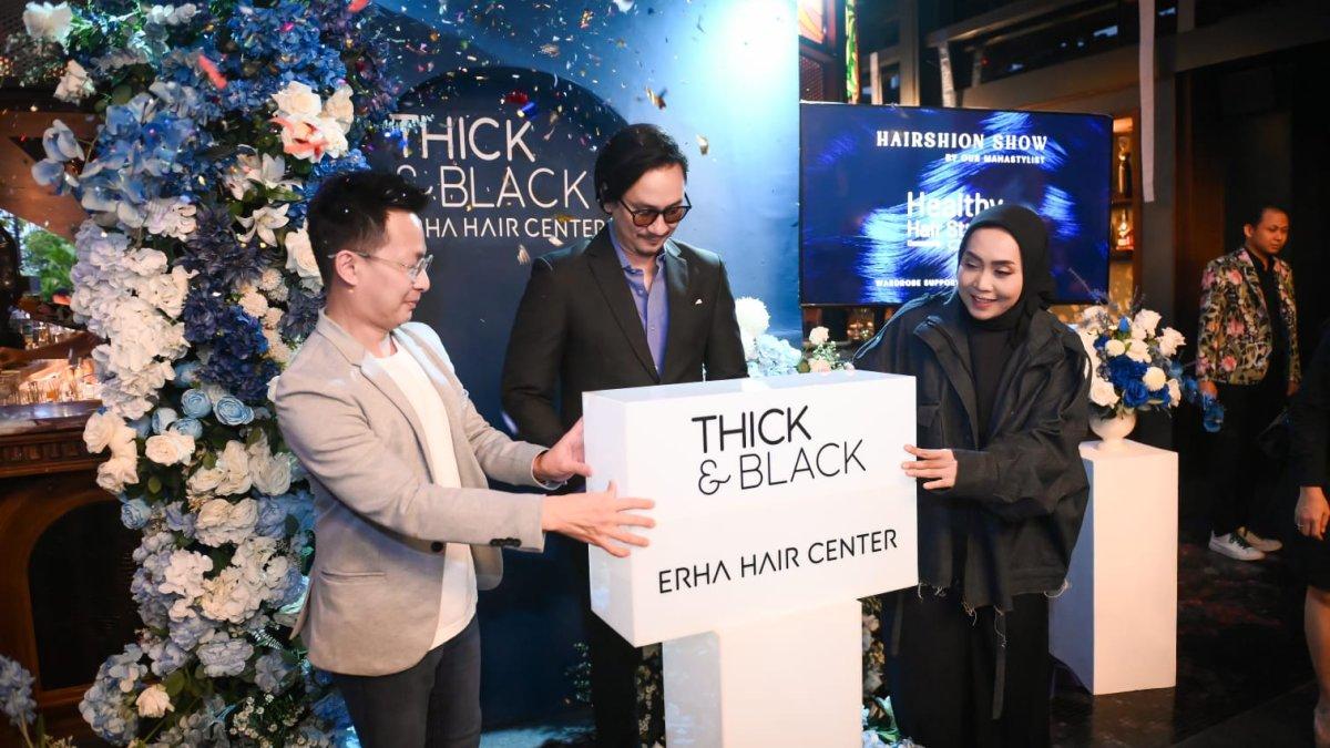 Vincent Rompies selaku Duta Lebat Thick & Black ERHA Hair Center dalam HairGala: A Night of Hairfidence di The Langham, Jakarta.