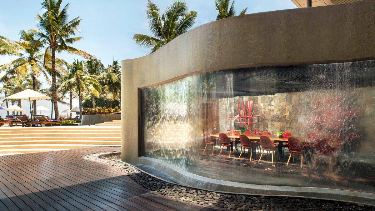 W Bali – Seminyak, satu tempat terbaik di Bali untuk merayakan Natal 2023.