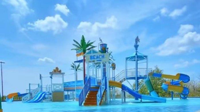 Wahana seluncuran air di Summerland Tirtamas Waterpark, tempat wisata baru di Kota Solo, Jawa Tengah.