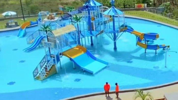 Wahana seluncuran air di Summerland Tirtamas Waterpark, tempat wisata baru di Kota Solo, Jawa Tengah.