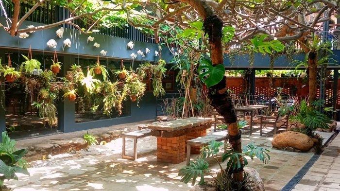 Wajah baru Rumah Keramik F. Widayanto di Depok yang lebih adem.