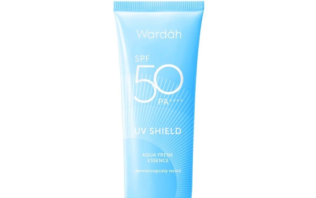Wardah, satu sunscreen SPF 50 terlaris 2024 yang dapat melindungi kulit dari paparan sinar matahari.