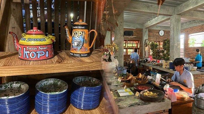Waroeng Kopi Klotok hadir di Bali, setelah sebelumnya hadir di Jogja dan Cisarua. Ini merupakan cabang ketiga di Indonesia.