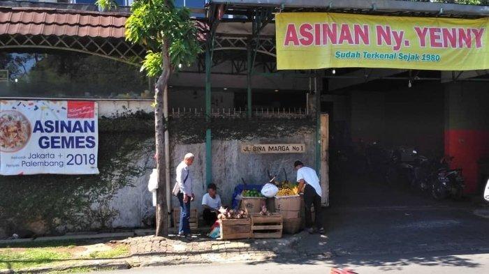 Warung Asinan Nyonya Yenny, Kecamatan Bogor Timur, Kota Bogor, Jawa Barat.