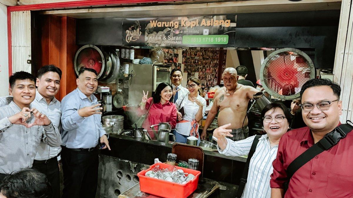 Warung Kopi Asiang, Pontianak, Kalimantan Barat.