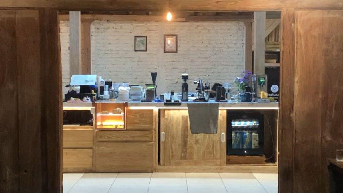 Tampilan depan kedai kopi wastusada.