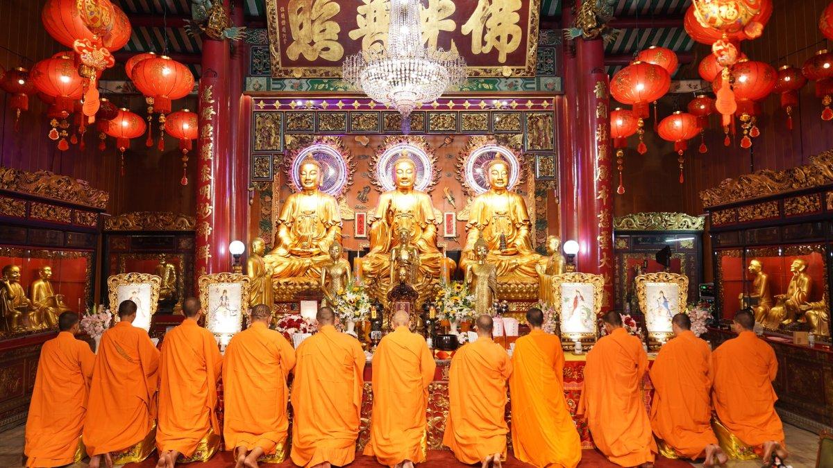 Wat Mangkon Kamalawat, satu kuil Tiongkok di Thailand.