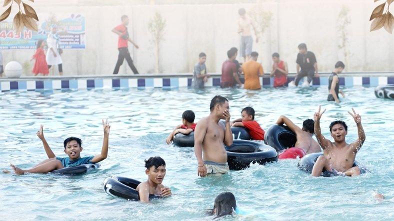 Waterpark Dewi Shinta Brebes.