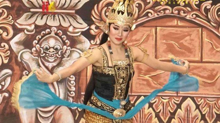 Wayang Orang Sriwedari merupakan pertunjukan favorit di Kota Solo, Jawa Tengah yang tiket masuknya murah meriah.